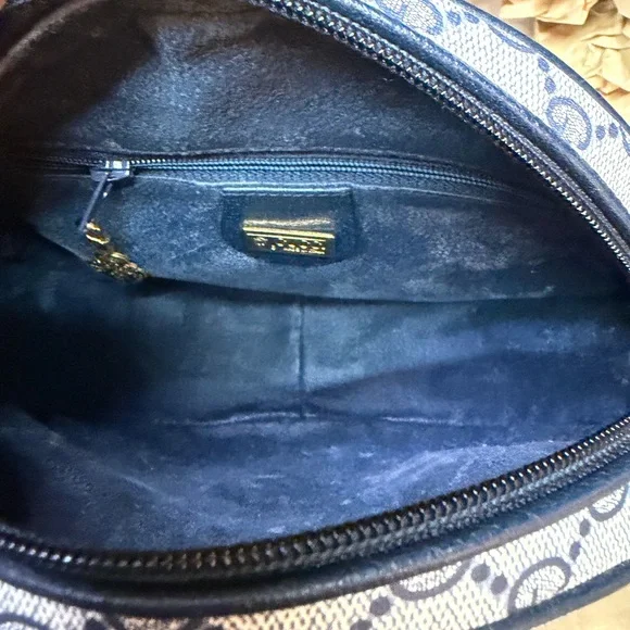 💐SOLD💐
Gucci Monogram navy blue and Gray Crossbody Bag - Picture 2 of 5
